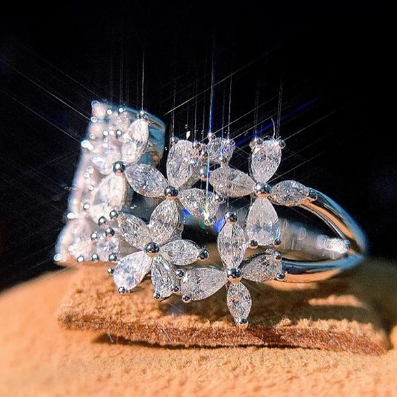 Diamond Flower Ring Stunning Simulated Stones Suze 8 - Picture 5 of 13